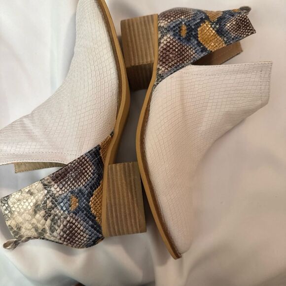 Trendy Ankle Booties in White with multicolor heel design - Picture 11 of 12